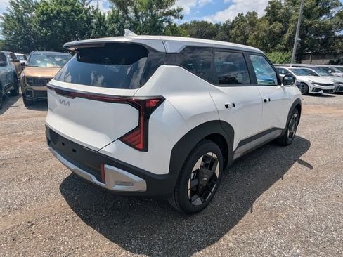 New 2027 Kia Seltos S FWD image 6