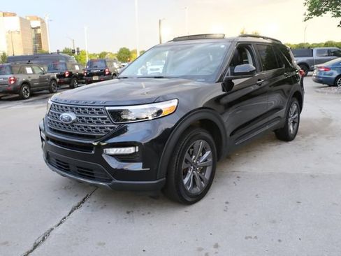 Used 2024 Ford Explorer XLT w/ Equipment Group 202A AWD/4WD image 3