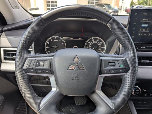 Used 2025 Mitsubishi Outlander SE AWD/4WD image 19