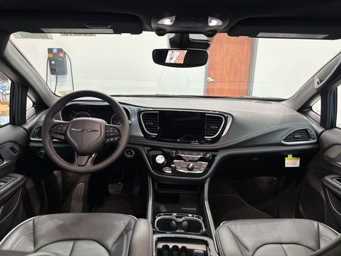 New 2026 Chrysler Pacifica Limited w/ S Appearance Package FWD image 40