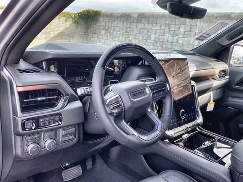 Used 2026 GMC Yukon XL Denali w/ Advanced Technology Package AWD/4WD image 19