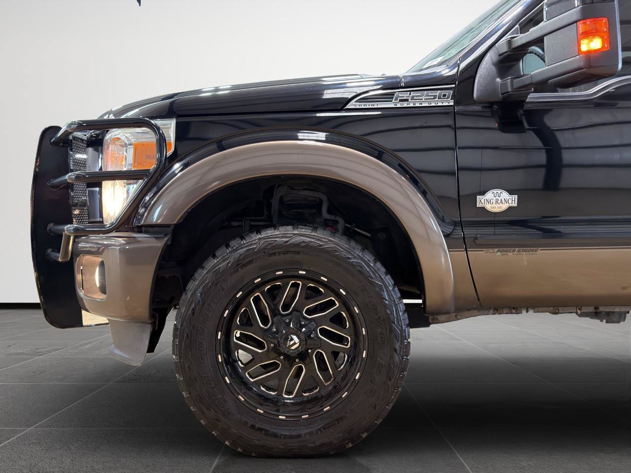 Used 2016 Ford F250 King Ranch w/ FX4 Off-Road Package AWD/4WD image 3