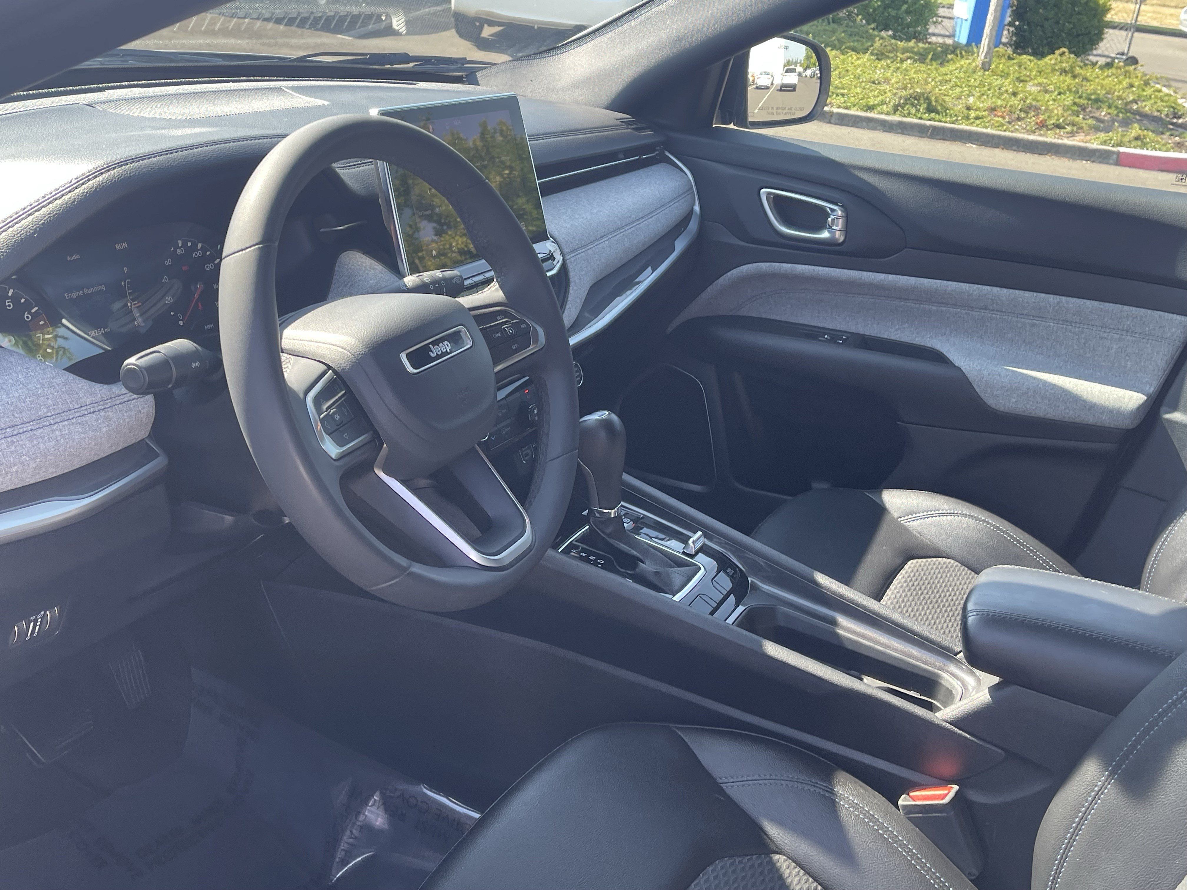 Used 2024 Jeep Compass Latitude AWD/4WD image 10