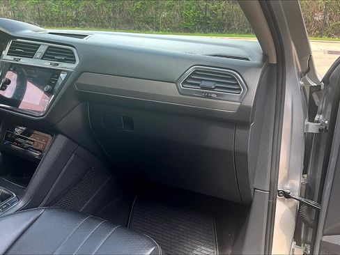 Used 2022 Volkswagen Tiguan SE image 21