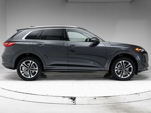 Certified 2025 Audi Q5 Premium w/ 19" Wheel Package AWD/4WD image 31