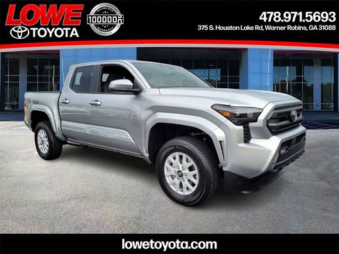 Certified 2025 Toyota Tacoma SR5 image 1