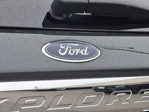 Certified 2022 Ford Explorer XLT image 30