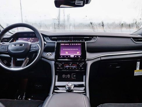 New 2025 Jeep Grand Cherokee L Altitude image 13