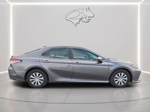 Used 2019 Toyota Camry FWD image 6