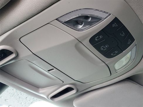 Used 2023 Chrysler Pacifica Limited image 25