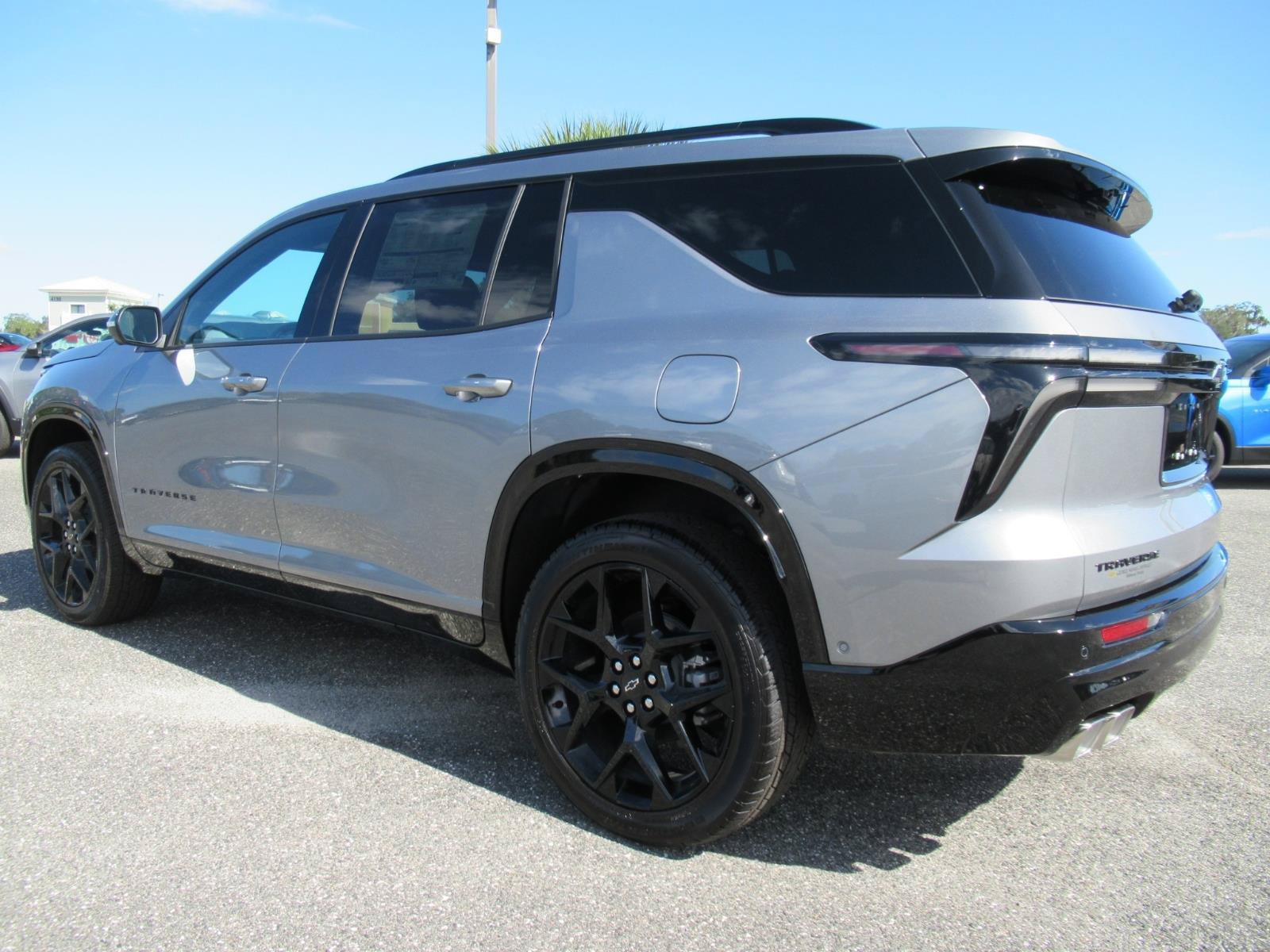 New 2026 Chevrolet Traverse RS w/ LPO, Floor Liner Package FWD image 5