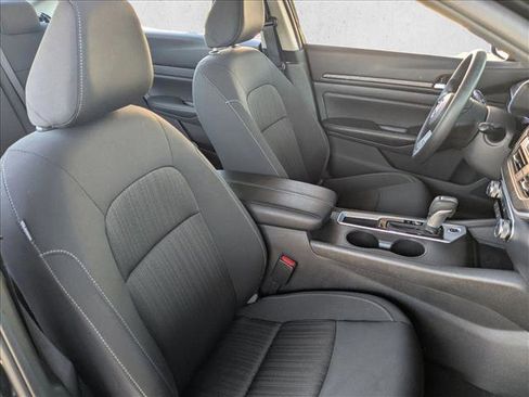 Used 2025 Nissan Altima 2.5 SV image 21