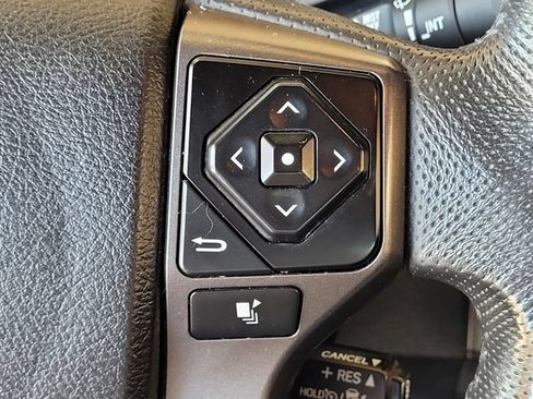 Certified 2022 Toyota Tacoma TRD Off-Road AWD/4WD image 31