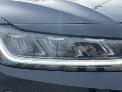 Certified 2025 Volkswagen Jetta SE w/ Sunroof Package image 6