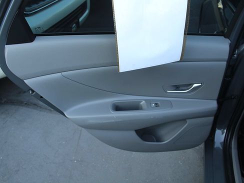 Used 2024 Hyundai Elantra SEL FWD image 21