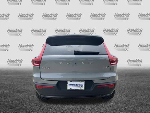 Used 2024 Volvo XC40 B5 Plus w/ Protection Package Premier AWD/4WD image 9