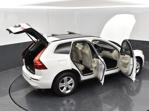 Used 2022 Volvo XC60 B5 Momentum AWD/4WD image 32