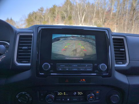 Used 2023 Nissan Frontier SV w/ Technology Package image 11