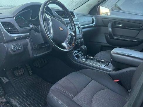 Used 2017 Chevrolet Traverse LT w/ Style and Technology Package FWD image 5