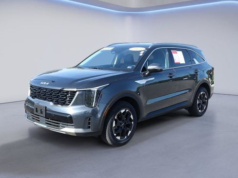 Used 2024 Kia Sorento S AWD/4WD image 2