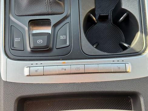 Used 2025 Kia Carnival image 23