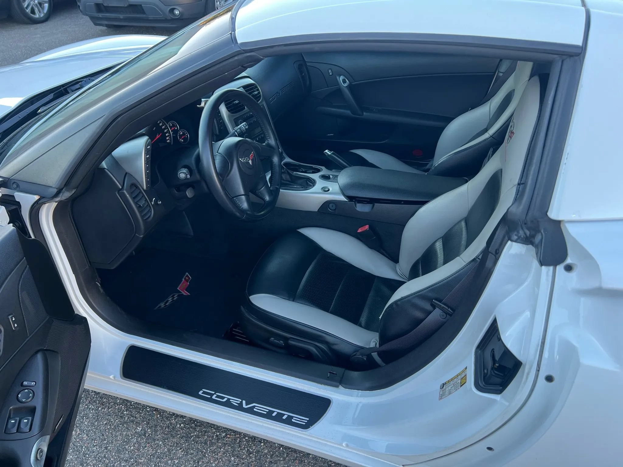 Used 2005 Chevrolet Corvette Coupe w/ Preferred Equipment Group RWD image 6