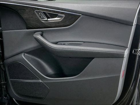 Used 2023 Audi Q8 Prestige w/ Prestige Package image 26