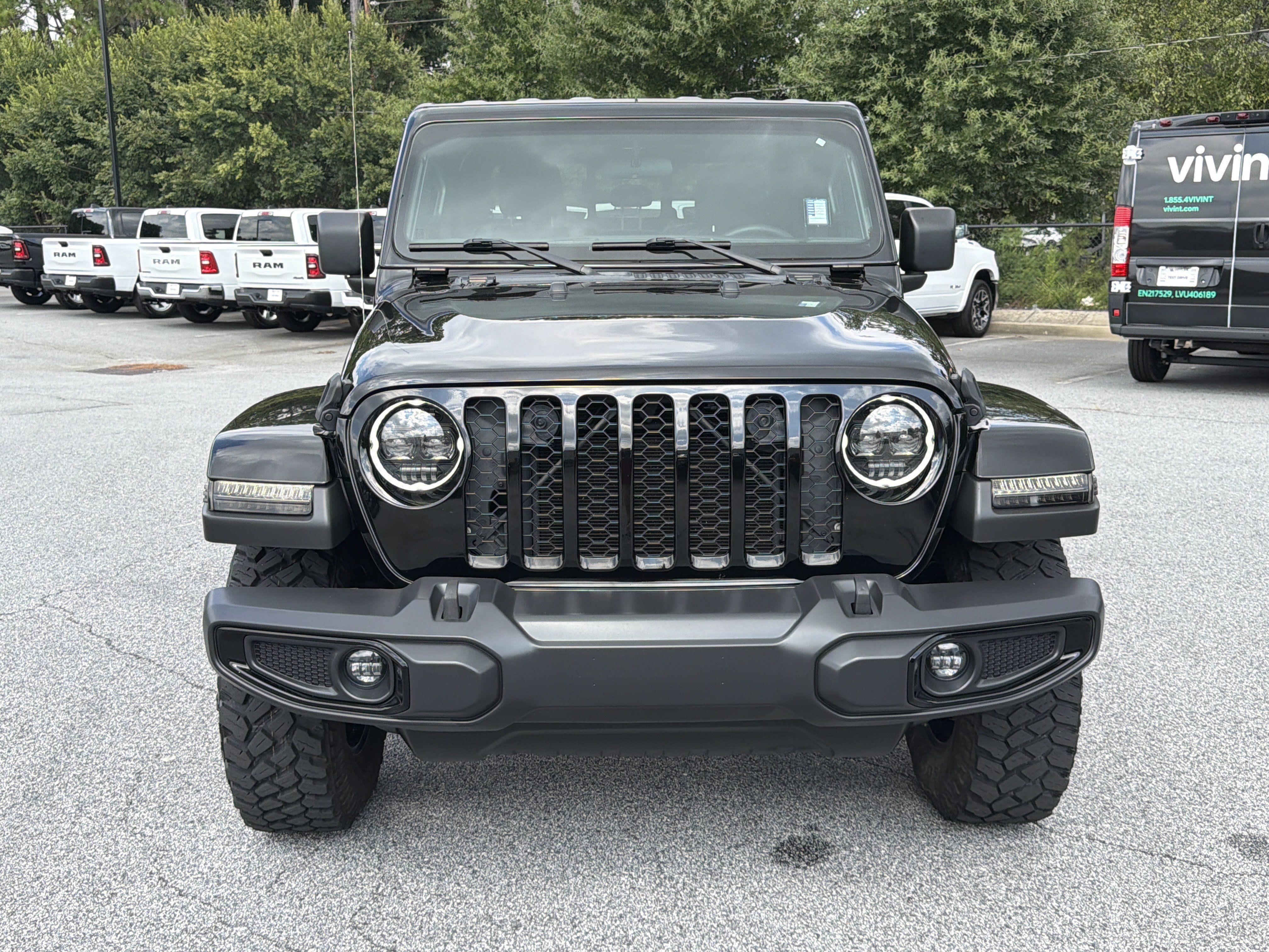 Used 2023 Jeep Gladiator Sport AWD/4WD image 2