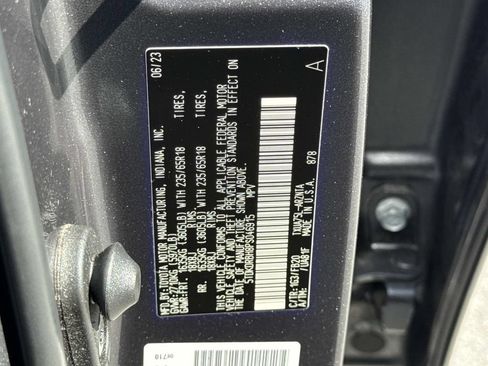 Used 2023 Toyota Highlander L AWD/4WD image 31