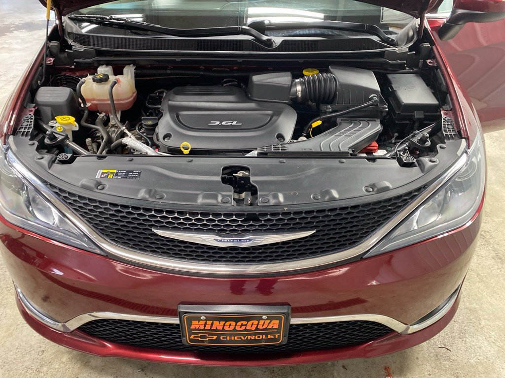 Used 2017 Chrysler Pacifica Touring Plus w/ Tire & Wheel Group FWD image 36