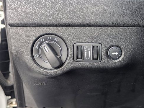 Used 2022 Chrysler 300 Touring w/ Sport Appearance Package image 22