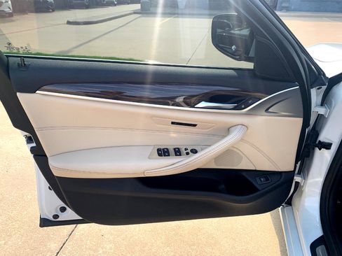 Used 2020 BMW 530i w/ Convenience Package image 5
