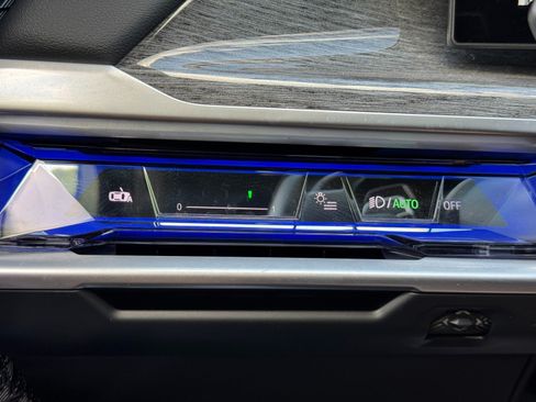 Used 2023 BMW 760i xDrive w/ Executive Package AWD/4WD image 18