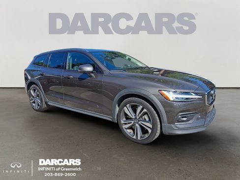 Used 2025 Volvo V60 B5 Cross Country Plus AWD/4WD image 1