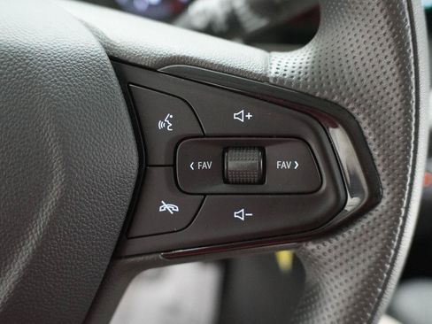 Used 2026 Chevrolet Trax LS w/ LS Convenience Package FWD image 9