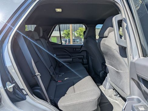 Used 2025 Toyota 4Runner SR5 AWD/4WD image 29