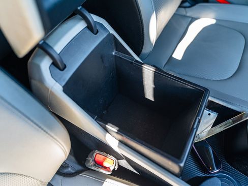 Used 2024 Kia Sportage EX image 11