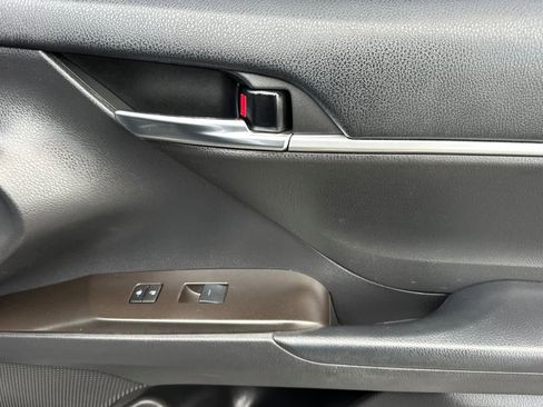Used 2022 Toyota Camry SE image 17