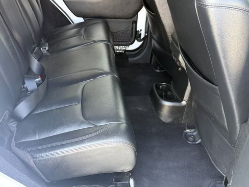 Used 2017 Jeep Wrangler Unlimited Sahara w/ Connectivity Group AWD/4WD image 29