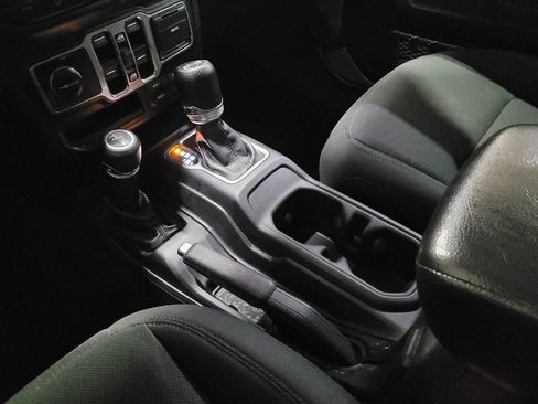 Used 2018 Jeep Wrangler Unlimited Sport S AWD/4WD image 26