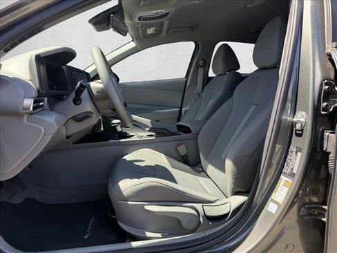 Certified 2025 Hyundai Elantra SE FWD image 10