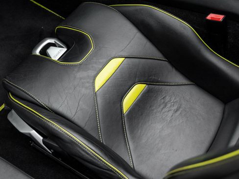 Used 2020 Lamborghini Huracan EVO image 24