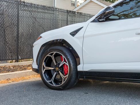 Used 2019 Lamborghini Urus image 12
