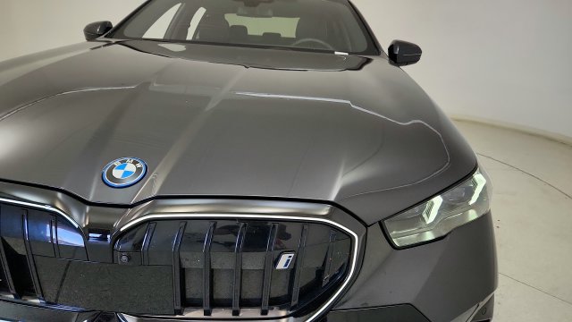 Used 2024 BMW i5 eDrive40i w/ M Sport Package RWD image 23