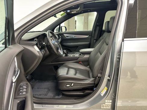 Used 2024 Cadillac XT6 Luxury image 16