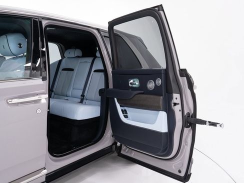 Certified 2025 Rolls-Royce Cullinan AWD/4WD image 31