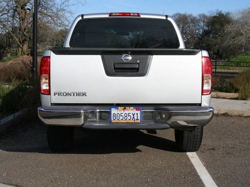 Used 2015 Nissan Frontier S image 6