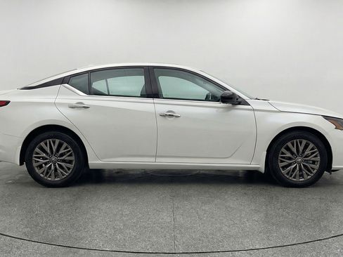 Used 2025 Nissan Altima 2.5 SV image 11