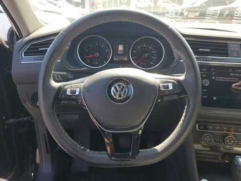 Used 2021 Volkswagen Tiguan SE image 18