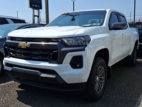 Used 2024 Chevrolet Colorado LT w/ LT Convenience Package AWD/4WD image 3